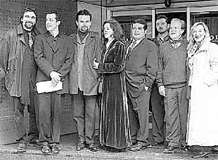 La soprano Maureen O' Flynn, en el centro del elenco de cantantes de    Lucia di Lammermoor. 