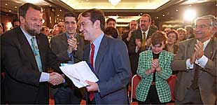 De izquierda a derecha: Alfredo Sánchez Monteseirín, Patxi López, Nicolás Redondo, Gemma Zabaleta y Manuel Huertas.