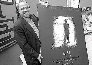 El director del festival de cine donostiarra, Mikel Olaciregui, presentó ayer el cartel de la 49ª edición.