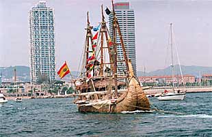 La balsa  Mata Rangi III  parte del Puerto Olímpico de Barcelona.