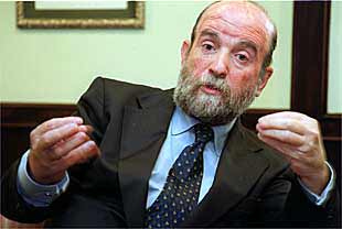 José Guillermo Zubía, en la sede de Confesbak.