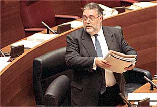 Manuel Tarancón, ayer, tras su intervención en las Cortes.