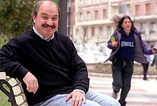 José Manuel Esnal,    Mané,  en el centro de Vitoria.