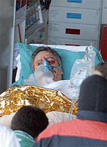   Un paquete bomba causa heridas graves al periodista Gorka Landaburu  . (Foto: Javier Hernández)