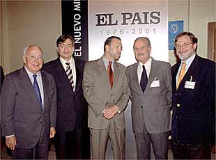 De izquierda a derecha, Jesús de Polanco, José Gutiérrez Vivó, Jorge Castañeda, Carlos Fuentes y Juan Luis Cebrián, en el Círculo de Bellas Artes de Madrid.