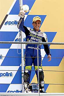 Toni Elías, ayer en el podio de Le Mans.