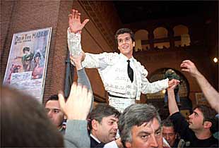 Rafael de Julia salió ayer a hombros por la puerta grande.