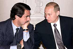 José María Aznar y Vladímir Putin, durante la entrevista que mantuvieron ayer en Moscú.