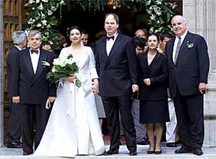 Peter Kohl y Elif Sozen, tras la ceremonia, acompañados de sus familiares.