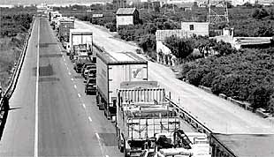 Atasco en la N-340 por las obras de reasfaltado.