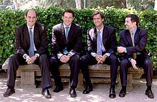 De izquierda a derecha Ignacio Astarloa, José María MIchavila, Juan Fernando López Aguilar y Javier Barrero en La Moncloa.