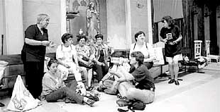 Trabajadoras de la limpieza, durante su encierro en el Buen Pastor.