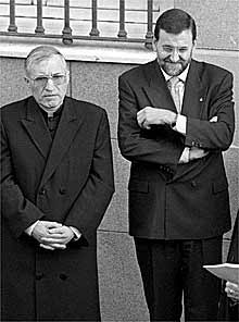 El cardenal Rouco Varela y Mariano Rajoy, vicepresidente del Gobierno.