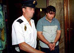 El acusado de matar a Trinidad Agulló a la salida del juzgado, ayer en Alicante.