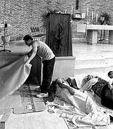 Inmigrantes encerrados en la iglesia de San Francisco de Huelva.