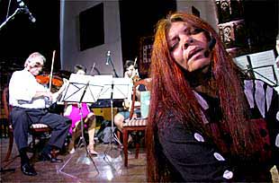 Marlui Miranda, durante el ensayo en la tarde de ayer en Úbeda.