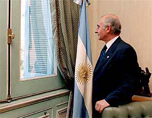 Fernando de la Rúa, presidente de Argentina, en su despacho de la Casa Rosada.