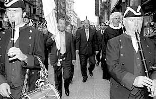 Desfile conmemorativo del 701º aniversario de la fundación de la villa.