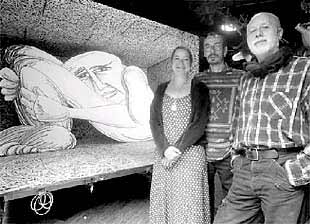 Gómez, Vicente y Rojo (de izquierda a derecha), con su creación centenaria.