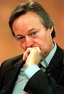 Josep Piqué, en una rueda de prensa en 1999.