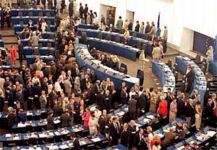 Eurodiputados, durante una votación en el Parlamento de Estrasburgo.