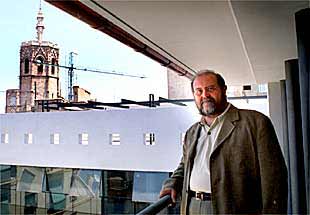 Carlos Bento, en un nuevo edificio proyectado por él en Valencia.