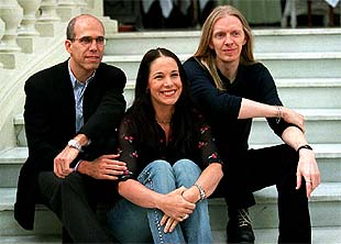 De izquierda a derecha, Jeffrey Katznberg, Vicky Jenson y Andrew Adamson, en Madrid.