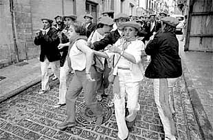 Los intentos de los defensores del Alarde mixto por incorporarse al desfile tradicional de Irún no prosperaron.