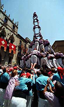 Uno de los    castells  levantados ayer por los Minyons de Terrassa.