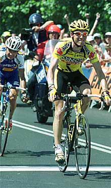 Iván Gutiérrez supera a Santi Blanco en León.