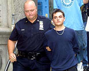 Robert Iler, tras ser detenido en Nueva York acusado de atraco.