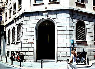 Fachada del centro de salud de la calle de Gerona en Alicante.