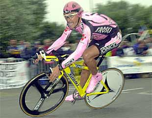 Igor González de Galdeano, durante la etapa prólogo, en la que fue segundo.