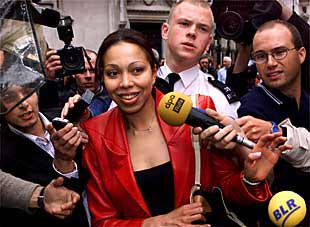 Angela Ermakova, ayer, a la salida del tribunal londinense, tras su acuerdo con Boris Becker.