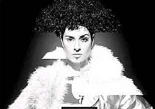 Imagen promocional de la cantante brasileña Fernanda Abreu, quien hoy actúa en el marco del Bilbao Tropikal 2001.