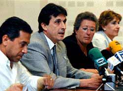 Representantes del sector turístico de Alicante, ayer, en la conferencia de prensa.