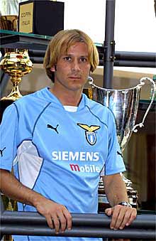 Mendieta, ayer, con la camiseta del Lazio.