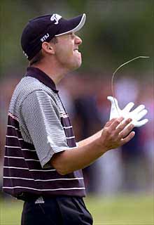 Sergio García se lamenta tras realizar un golpe desde el rough.