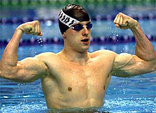 Sludnov muestra su alegría tras batir, ayer, en semifinales, de nuevo, el récord mundial de 100 metros braza.