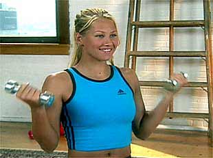 Anna Kournikova, en un vídeo de puesta en forma que se comercializará a partir de septiembre.