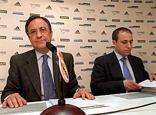 Florentino Pérez, en un momento de la rueda de prensa que dio ayer en el Santiago Bernabéu.