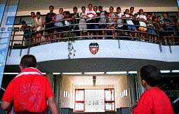 Varios niños del Campus del Valencia, en la Ciudad Deportiva de Paterna.