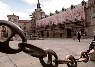 Obras en la fachada andamiada de la Casa de la Villa.