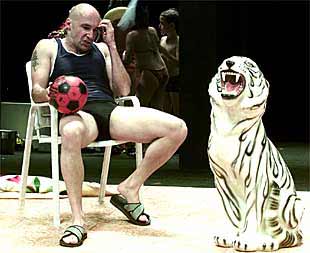 Andreas Grothgar, en una escena del montaje de Calixto Bieito de    Macbeth  en el Festival de Salzburgo.