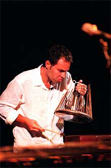 Josep Vicent, durante el concierto  Surrealismo .