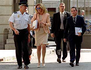 Pilar Valiente, a su llegada ayer al Congreso para explicar su actuación en el  caso Gescartera .