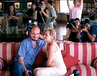 Ainhoa Arteta y Dwayne Croft, posando en el hotel del campo de golf de Navata.