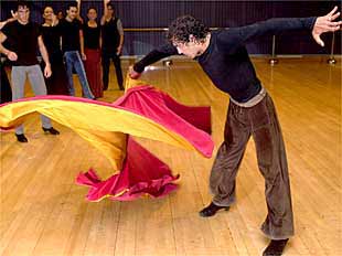Antonio Márquez, ayer, durante un ensayo con su compañía en una sala del Teatro Real.