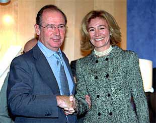 El vicepresidente Rodrigo Rato, en la toma de posesión de Pilar Valiente como presidenta de la CNMV.