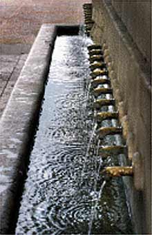 La fuente de los 25 caños de Xàtiva.